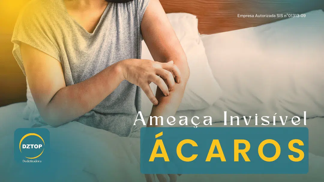 Ácaros em Escritórios - Riscos à produtividade. Uma mulher de blusa cinza, sentada em uma cama com lençóis brancos, com a pele irritada e avermelhada se coçando.